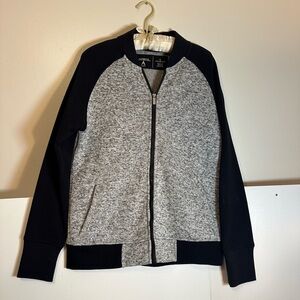 Antigua Full Zip Jacket Size
Women's L. Black& Grey Jacket.
Detroit Piston Logo.